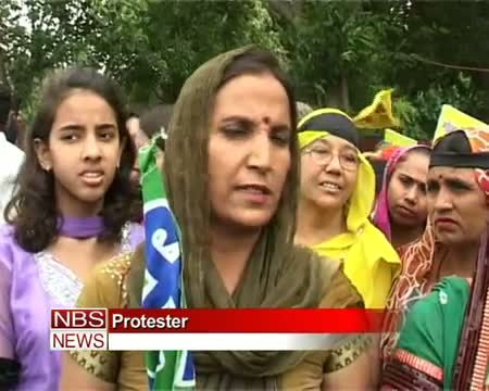 Watch Women protest ahead of PM's visit to Gurgaon Video