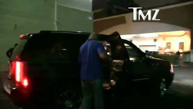 Watch Jenny McCarthy - Steak Date with Chicago Bears Stud Brian Urlacher video Video