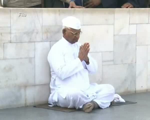 Watch Anna shuns all crorepati babas Video