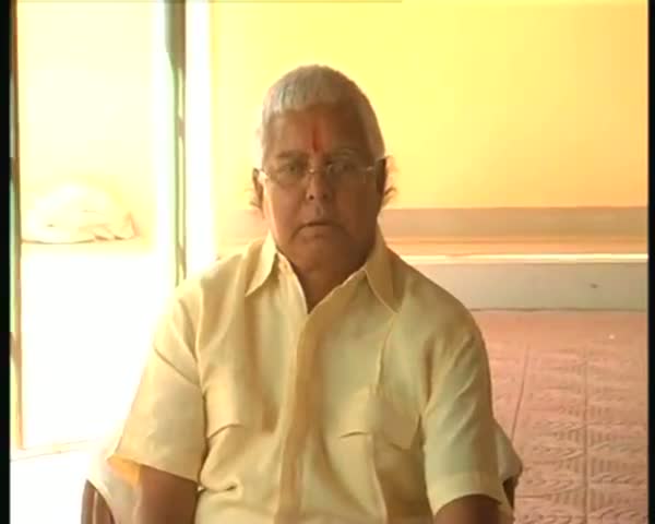 Watch Lalu slams Nitish for 'bowing' before Raj Thackeray Video
