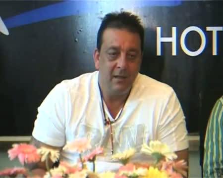 Watch Sanjay Dutt visits Harmandir Sahib in Amritsar Video