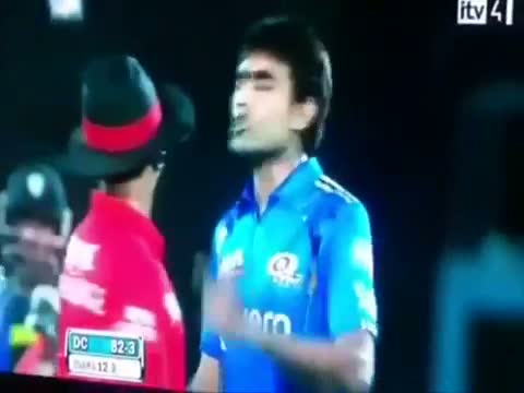 Watch Harbhajan Singh & Munaf Patel Fight with UMPIRES - DLF IPL 5 Video