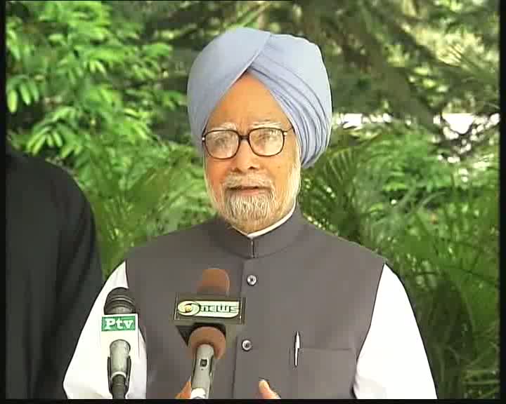 Watch Prime Minister Dr. Manmohan Singh speaking after meeting with the President of Pakistan, Mr. Asif Ali Zardari in New Delhi on April 08, 2012. Video