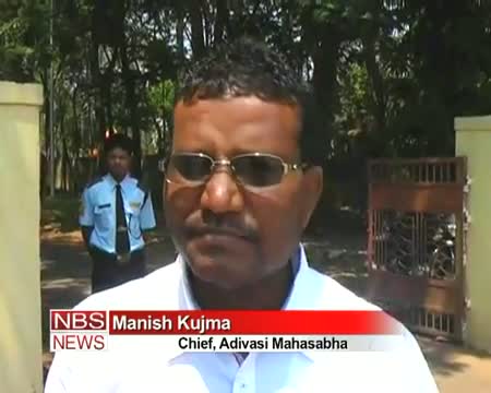 Watch Manish Kujma to carry medicine for Sukhma collector Video