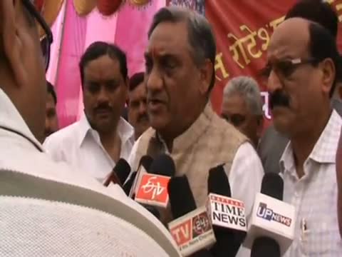 Watch Bahuguna flags off 'Char Dham Yatra' Video