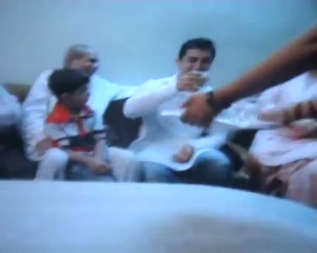 Watch Aamir Khan meets his Mama in Varanasi Video