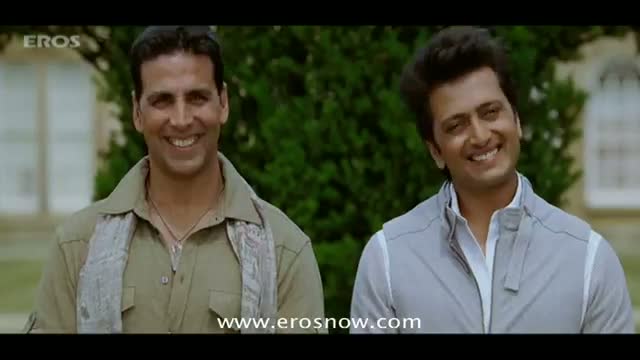 Watch Asin drops coffee on Johnny Lever - Housefull 2 Video