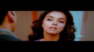 Watch Funny Acting of Asin in Housefull 2 Movie, Hhheeeeee Video