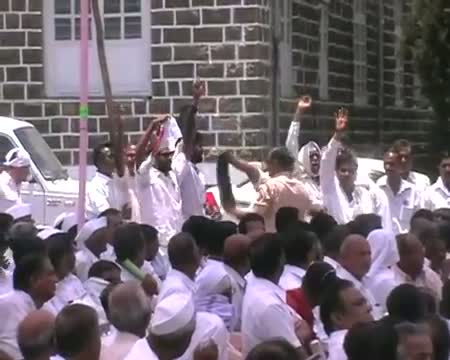 Watch Sharad Pawar shown black flag in Maharashtra Video