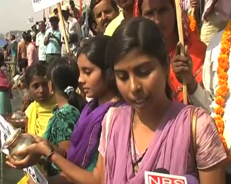 Watch Varanasi people hit road to conserve river Ganga Video
