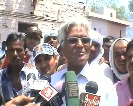 Watch 30 lakhs worth food grain gutted in Jhansi Mandi fire Video