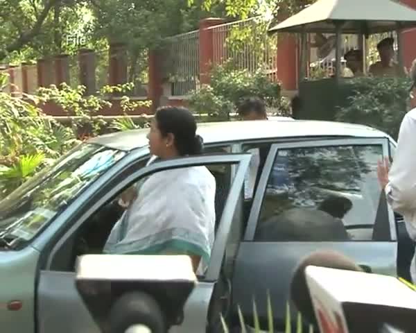 Watch Mamata meets Sonia Gandhi Video