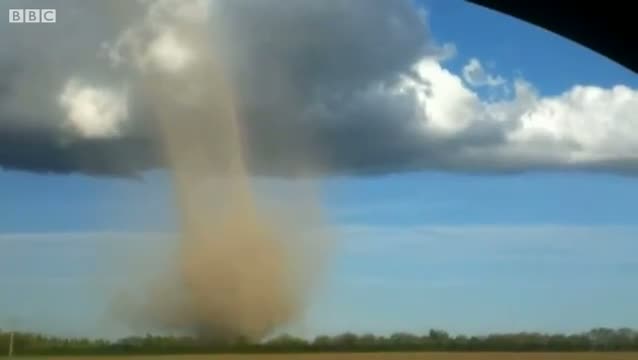 Watch Tornado filmed in southern France 2012 Video