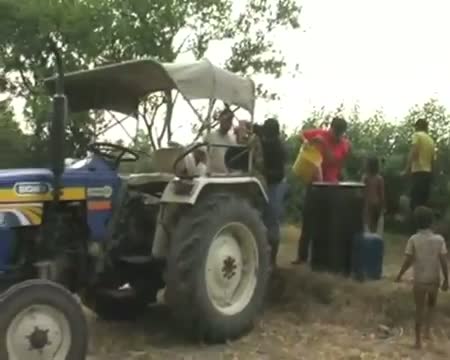 Watch Mathura enjoys free diesel as pipeline leaks Video