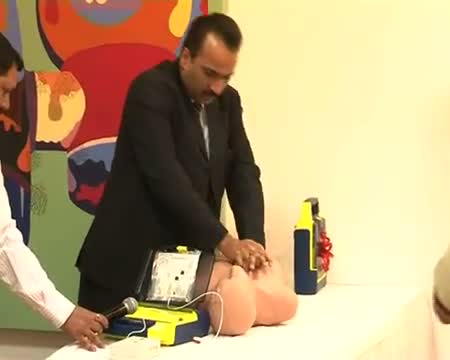 Watch Handy public access device to handle cardiac arrests Video