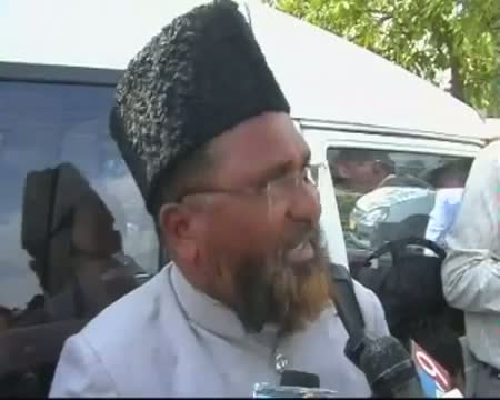 Watch Anna Hazare defends Ramdev Video