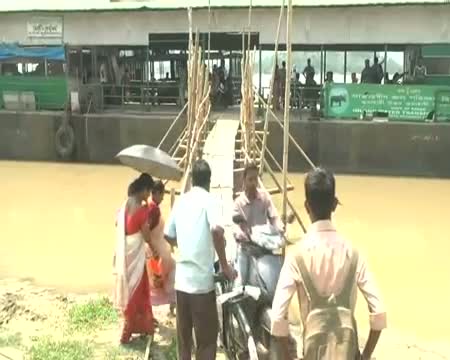 Watch Floating coffins of Guwahati Video