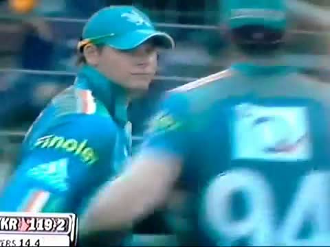 Watch IPL 2012 Brilliant Fielding from 'Steven Smith' to Save 5 Runs for his Team. Video