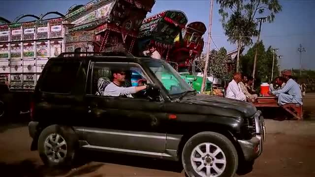 Watch Is Parcham Ke Saye Talay by Hadiqa Kiani - Pakistan Army Video
