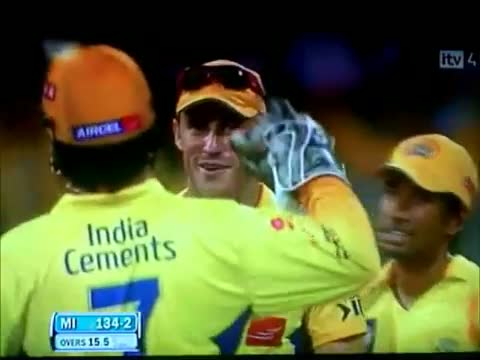 Watch Best Catch of DLF IPL 2012 - Du Plessis Video