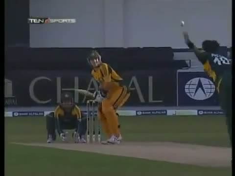 Watch Shahid Afridi Destroying Australian Batting Video