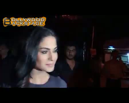 Watch Veena Malik gets MOBBED Video