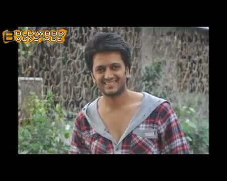 Watch Shahid Kapoor to host IIFA AWARDS 2012 Video