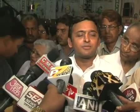 Watch Akhilesh at his wits' best with media men Video