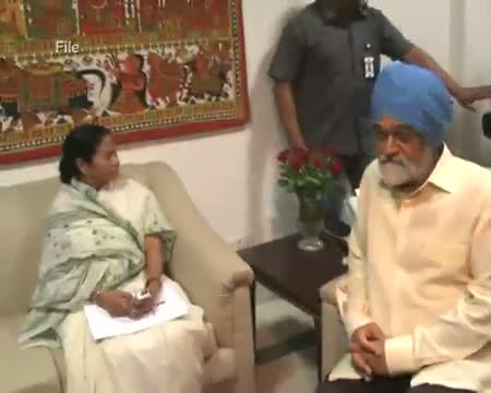 Watch Didi's golden gift for Master Blaster Video