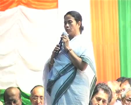Watch Mamata stirs the LS poll battle Video