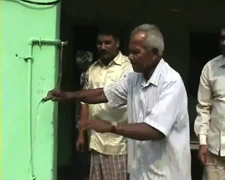 Watch Man finds underground water with sticks and thread Video