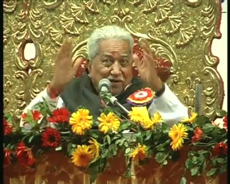 Watch Ex Gujarat CM Keshubhai Patel attacks Modi publicly Video
