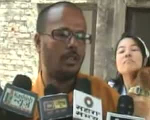 Watch Ailing street dog gets foreign aide Video