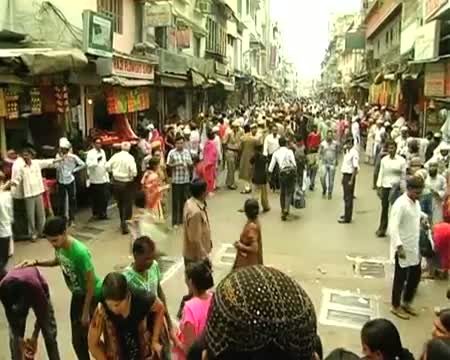 Watch Sonia offers Chaddar at Ajmer Sharif on Urs Video