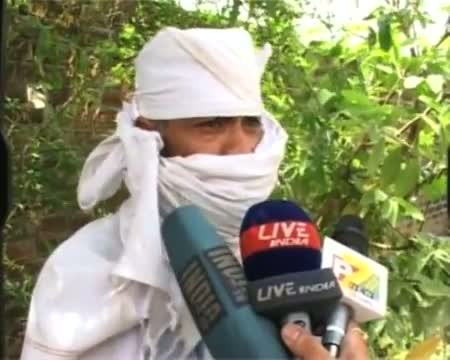 Watch Now pay 'Gunda tax' to use highway in Allahabad Video