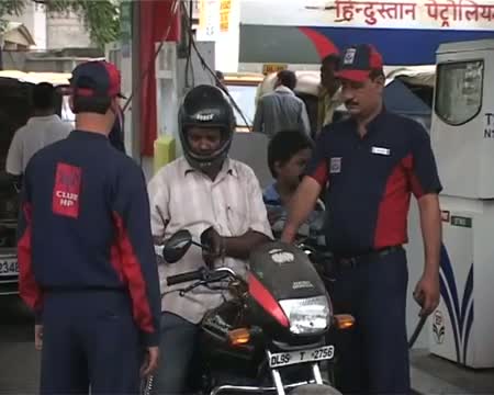 Watch Delhi Petrol cheaper Rs 1.30, CNG up by Rs 1.75 Video