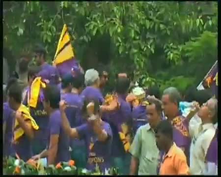 Watch KKR players get grand welcome in Kolkata Video