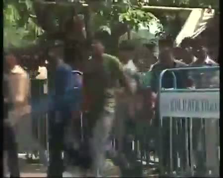 Watch Police lathicharge KKR fans outside Eden Gardens Video