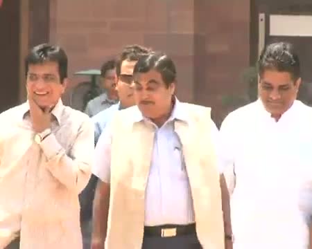 Watch BJP meets Prez, demands Gujarat Governor's removal Video
