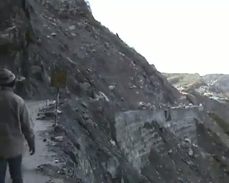 Watch 4000 tourists stranded after landslides in Sikkim Video