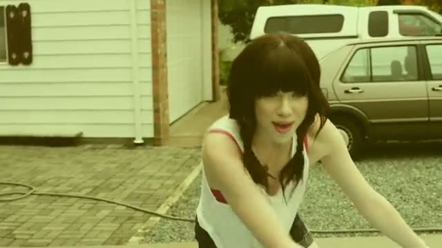 Watch Carly Rae Jepsen - Call Me Maybe. Video