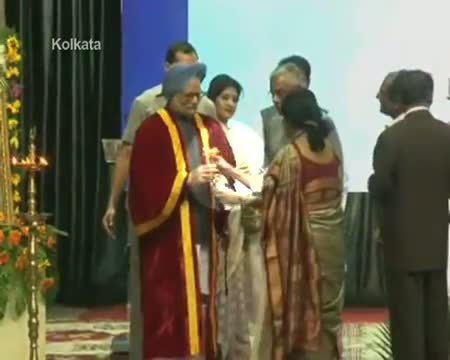 Watch PM reaches out to Mamata, shares dais with her Video