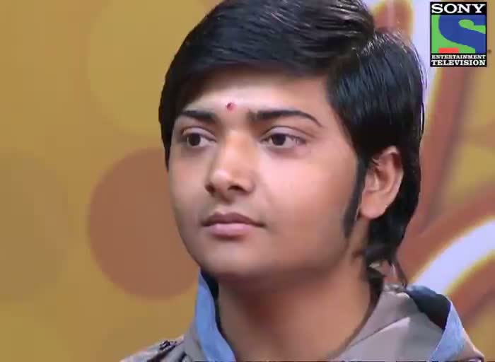 Watch INDIAN IDOL SEASON 6 -  FUNNY HARSHIT KUMAR SHIVERING WHILE SINGING IN DELHI AUDITION Video