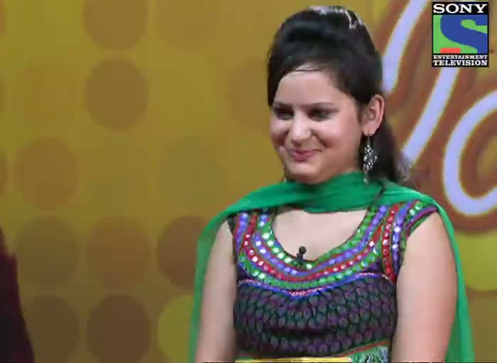 Watch INDIAN IDOL SEASON 6 - GEETA BHARDWAJ FROM HIMACHAL SINGING 'MAIN KASE KAHU' DELHI AUDITION Video