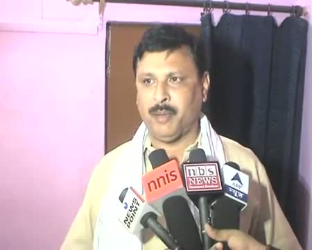 Watch Police deprives people of water in Kaushambi Video