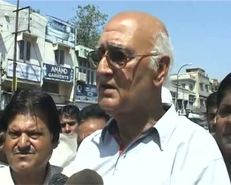 Watch Police detain BJP, VHP activists in Jammu Video