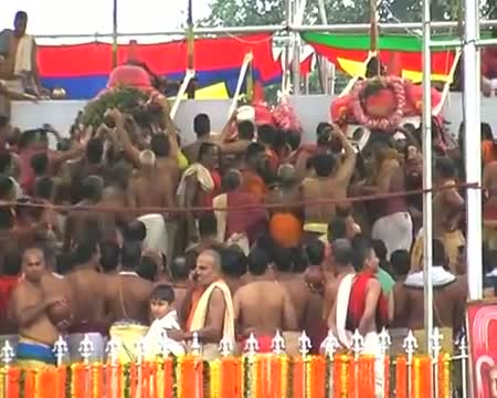 Watch Lord take mahasnaan today Video