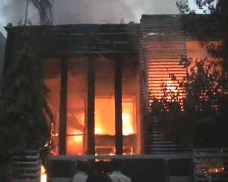 Watch Fire guts house in Noida Video