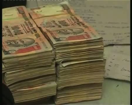 Watch Rupee up by 11 points in early trade Video