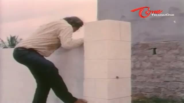 Watch Rowdies Chasing Suttivelu - Telugu Comedy - Telugu Cinema Movies Video